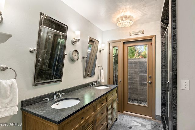 8051 N 14TH Avenue, Phoenix, AZ 85021