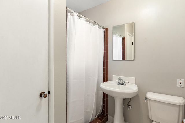 8051 N 14TH Avenue, Phoenix, AZ 85021