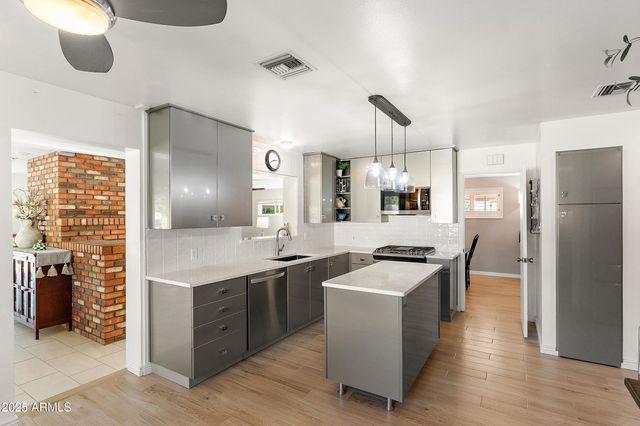 8051 N 14TH Avenue, Phoenix, AZ 85021