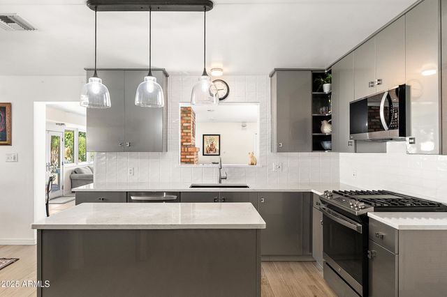 8051 N 14TH Avenue, Phoenix, AZ 85021