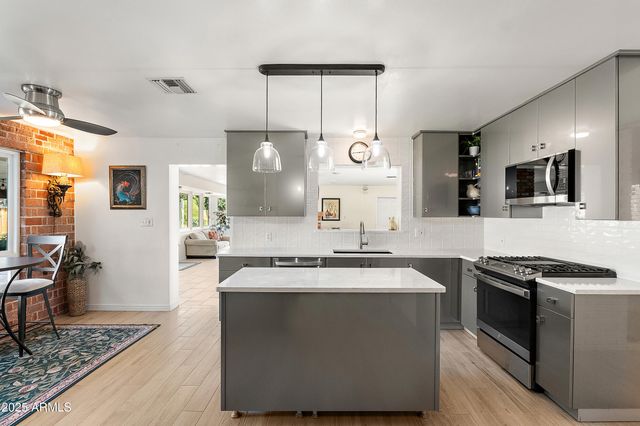 8051 N 14TH Avenue, Phoenix, AZ 85021