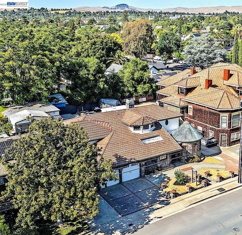 1932 College Ave, Livermore, CA 94550
