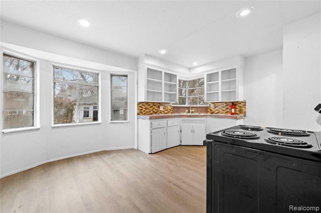 18734 Stahelin Avenue, Detroit, MI 48219