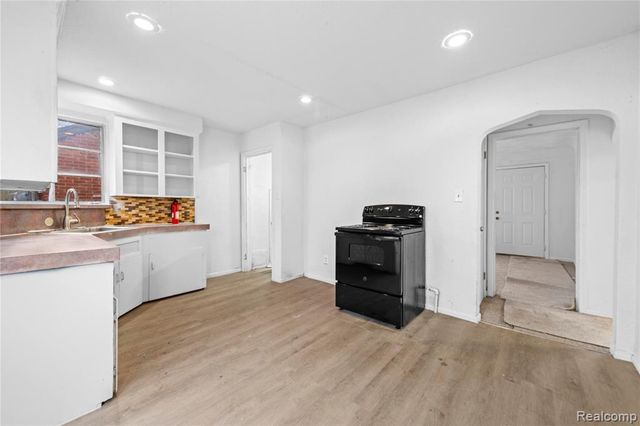 18734 Stahelin Avenue, Detroit, MI 48219