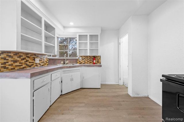 18734 Stahelin Avenue, Detroit, MI 48219