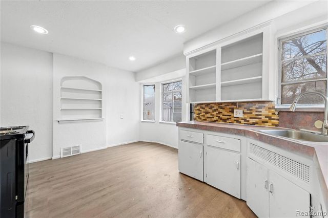 18734 Stahelin Avenue, Detroit, MI 48219