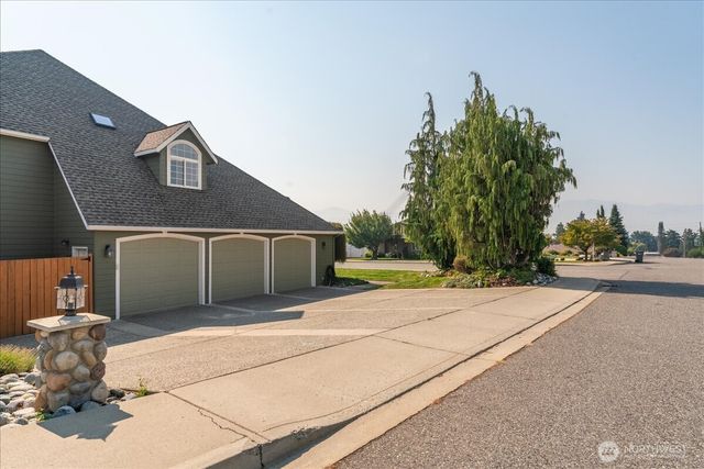 1653 Holly Lane, East Wenatchee, WA 98802