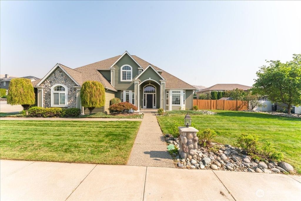 1653 Holly Lane, East Wenatchee, WA 98802