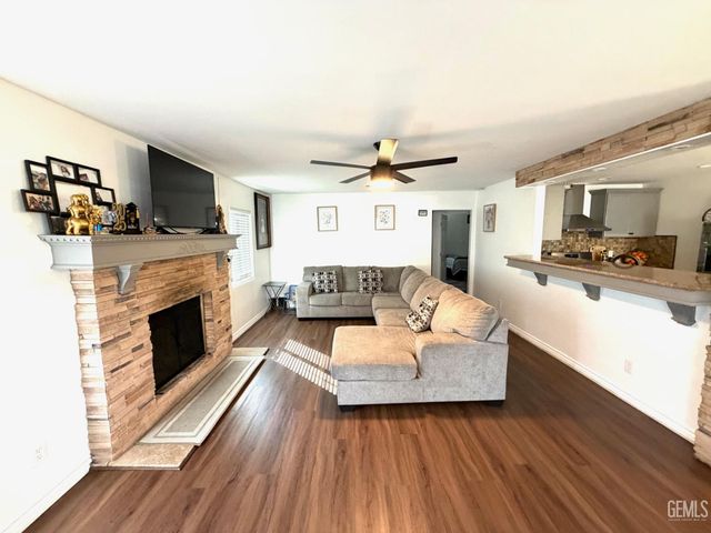 541 Stephens Drive, Bakersfield, CA 93304