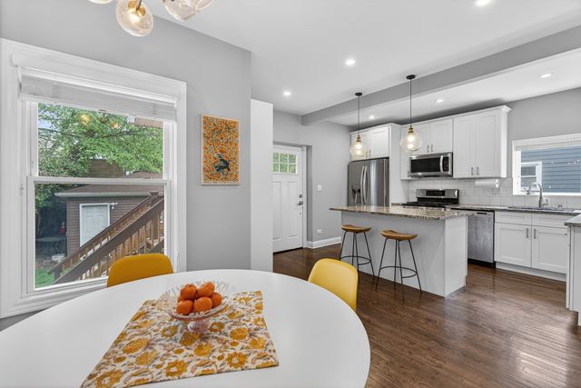 908 Wenonah Avenue, Oak Park, IL 60304