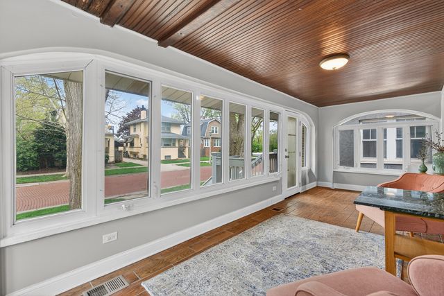 908 Wenonah Avenue, Oak Park, IL 60304