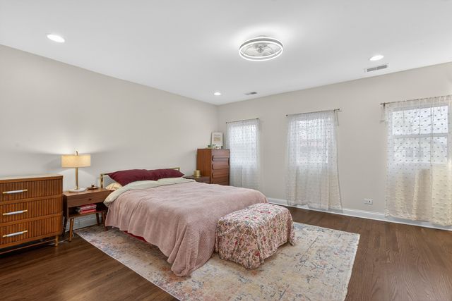 908 Wenonah Avenue, Oak Park, IL 60304