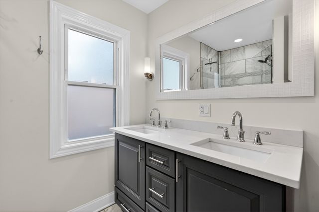 908 Wenonah Avenue, Oak Park, IL 60304
