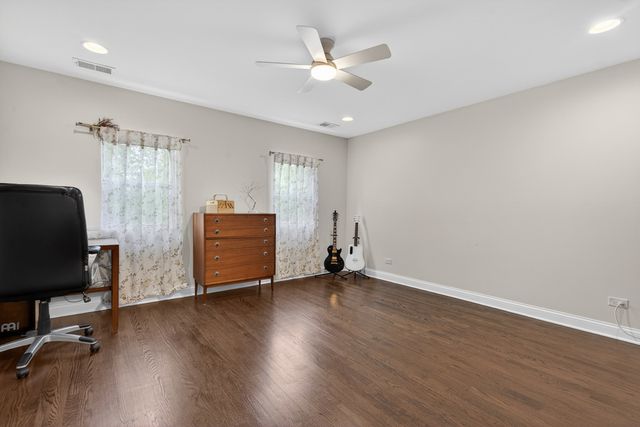 908 Wenonah Avenue, Oak Park, IL 60304