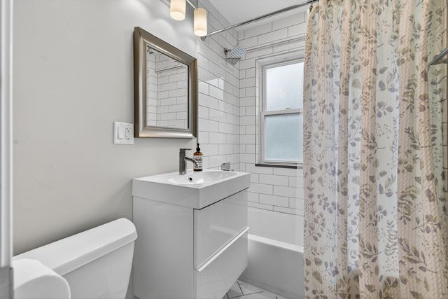 908 Wenonah Avenue, Oak Park, IL 60304
