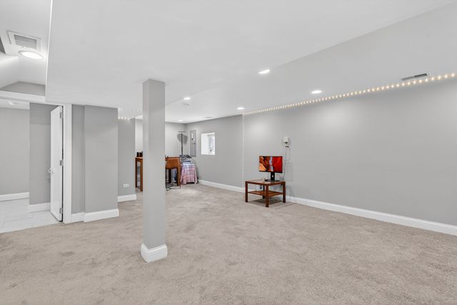 908 Wenonah Avenue, Oak Park, IL 60304