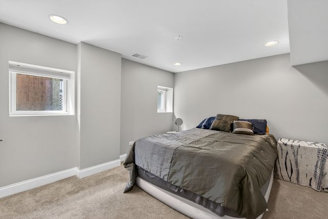 908 Wenonah Avenue, Oak Park, IL 60304
