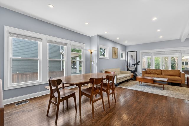908 Wenonah Avenue, Oak Park, IL 60304