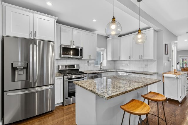908 Wenonah Avenue, Oak Park, IL 60304