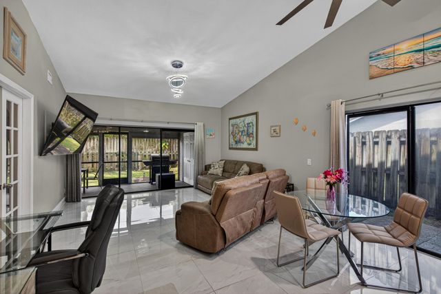 1036 E Lakes Drive, Pompano Beach, FL 33064