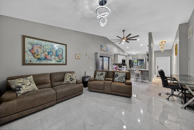 1036 E Lakes Drive, Pompano Beach, FL 33064