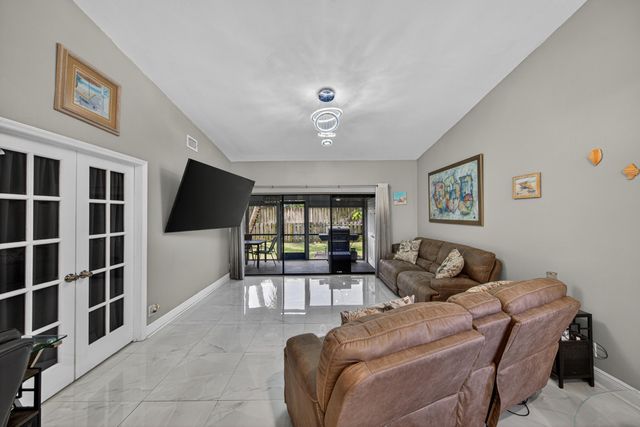 1036 E Lakes Drive, Pompano Beach, FL 33064