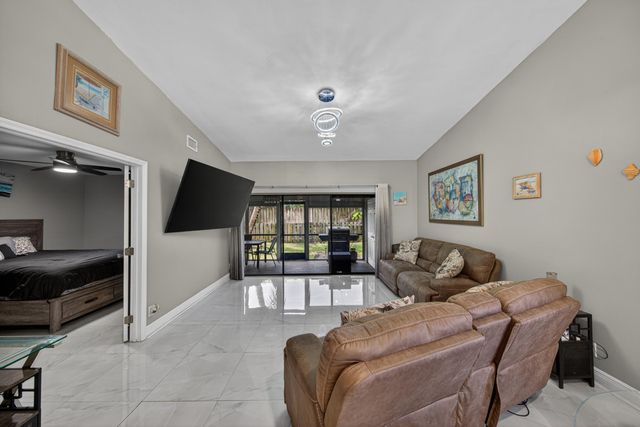 1036 E Lakes Drive, Pompano Beach, FL 33064