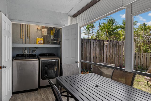 1036 E Lakes Drive, Pompano Beach, FL 33064