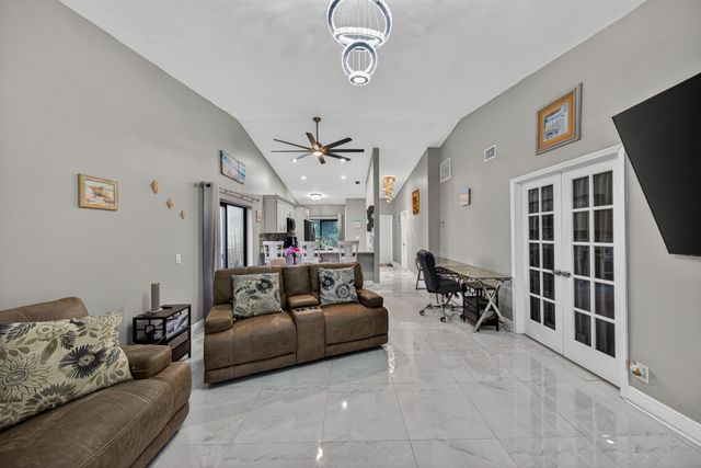 1036 E Lakes Drive, Pompano Beach, FL 33064
