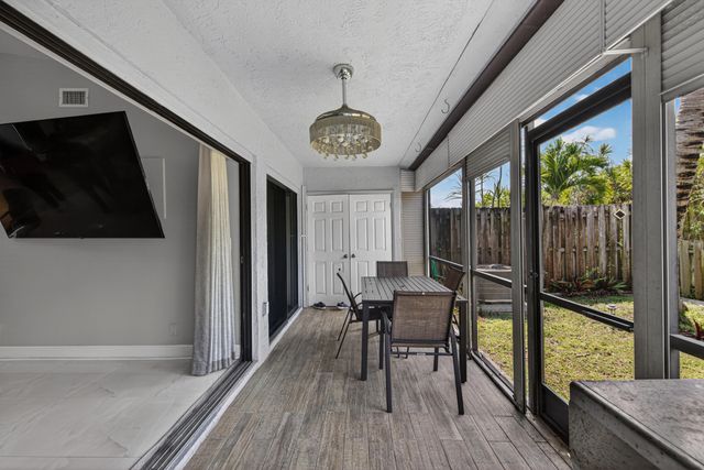 1036 E Lakes Drive, Pompano Beach, FL 33064