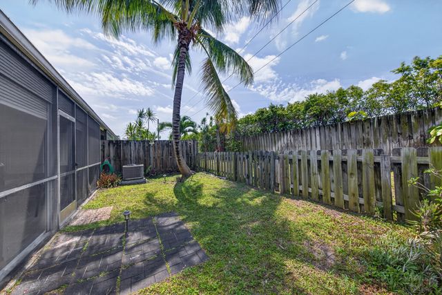 1036 E Lakes Drive, Pompano Beach, FL 33064