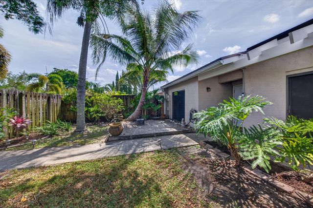 1036 E Lakes Drive, Pompano Beach, FL 33064
