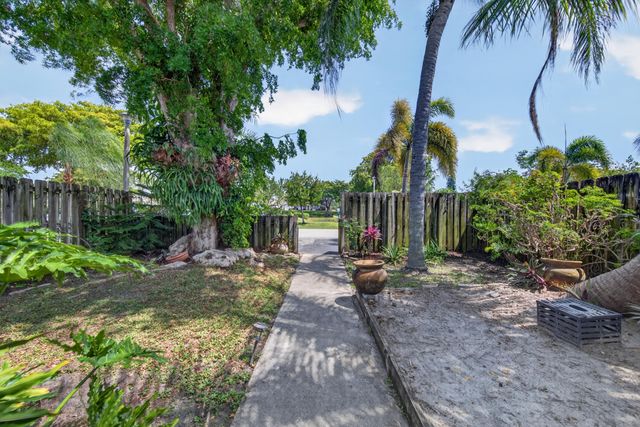 1036 E Lakes Drive, Pompano Beach, FL 33064