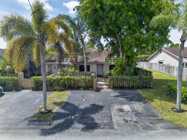 1036 E Lakes Drive, Pompano Beach, FL 33064