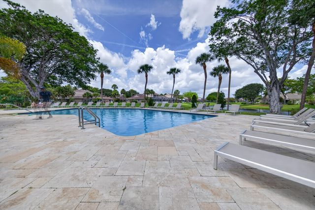 1036 E Lakes Drive, Pompano Beach, FL 33064