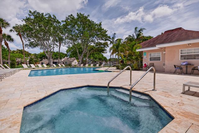 1036 E Lakes Drive, Pompano Beach, FL 33064
