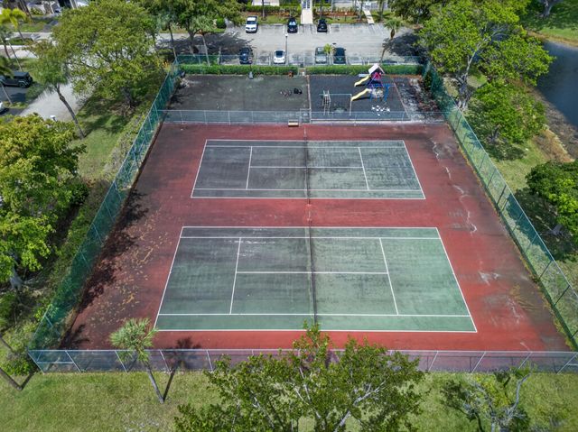 1036 E Lakes Drive, Pompano Beach, FL 33064