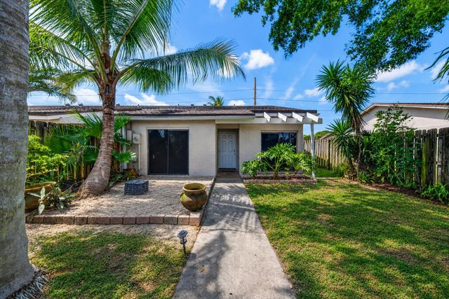 1036 E Lakes Drive, Pompano Beach, FL 33064