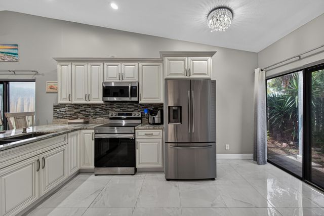 1036 E Lakes Drive, Pompano Beach, FL 33064