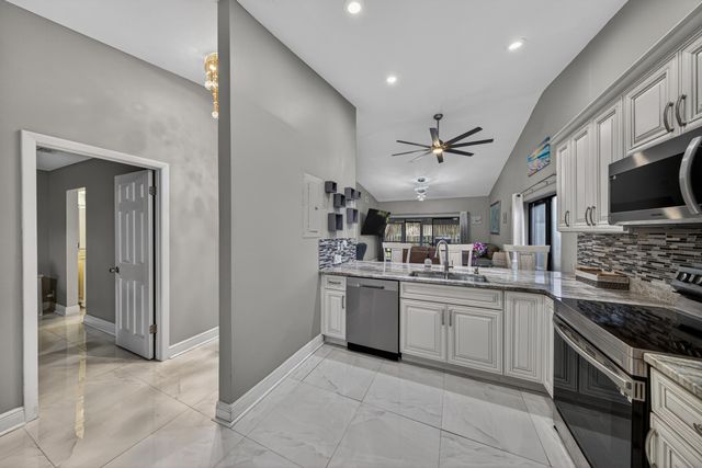 1036 E Lakes Drive, Pompano Beach, FL 33064
