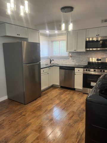 208 Independence Avenue, Joliet, IL 60433