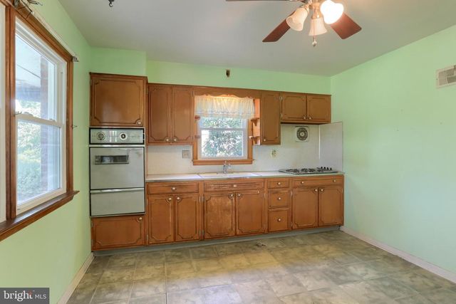6370 SUNDRA DR, East Petersburg, PA 17520