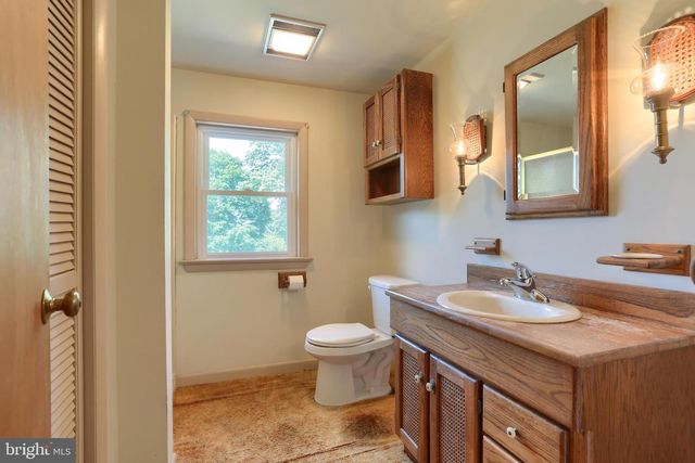 6370 SUNDRA DR, East Petersburg, PA 17520