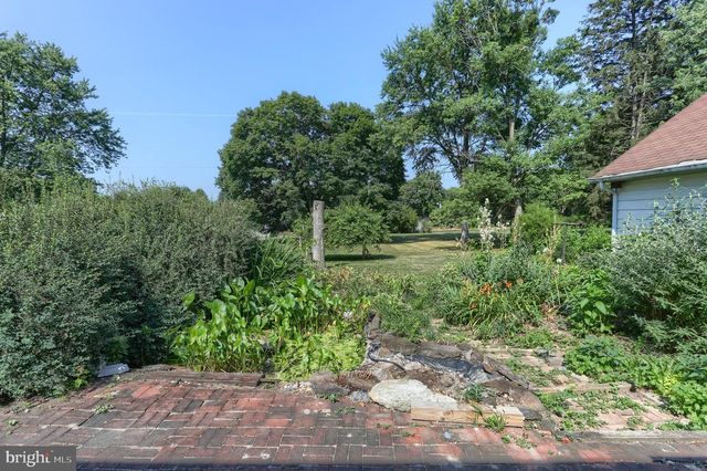 6370 SUNDRA DR, East Petersburg, PA 17520