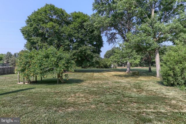 6370 SUNDRA DR, East Petersburg, PA 17520