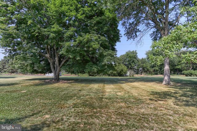 6370 SUNDRA DR, East Petersburg, PA 17520