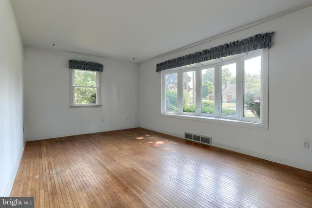 6370 SUNDRA DR, East Petersburg, PA 17520