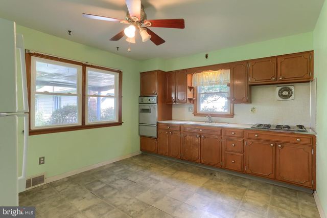 6370 SUNDRA DR, East Petersburg, PA 17520