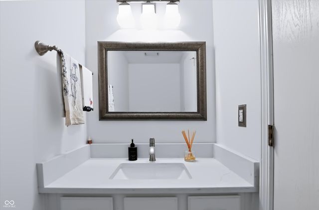 7725 Harbour Isle, Indianapolis, IN 46240