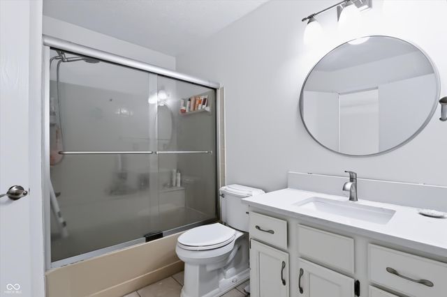 7725 Harbour Isle, Indianapolis, IN 46240